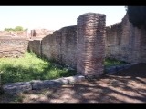 07951 ostia - regio v - insula ii - domus del protiro (v,ii,4-5) - raeume (4) - (2) - bli ri osten - 06-2024.jpg